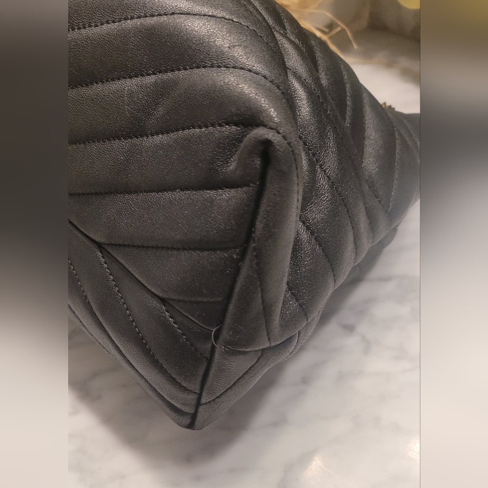 EUC Tory Burch KIRA CHEVRON TOTE Bag - Picture 8 of 11